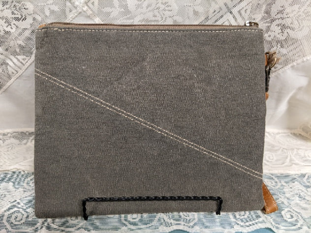 Vicarious Pouch