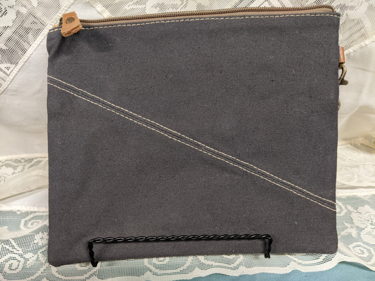 Zealous Pouch